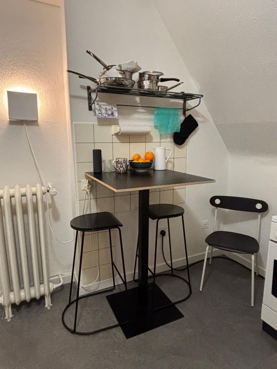Tavoli: Bartisch mit 2 Stühlen – Usato da Zürich venduto da l_eisele