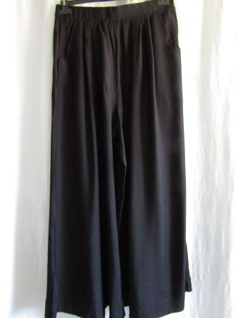Gr. 44/48, Culotte in Schwarz mit Leinenanteil, superleicht
