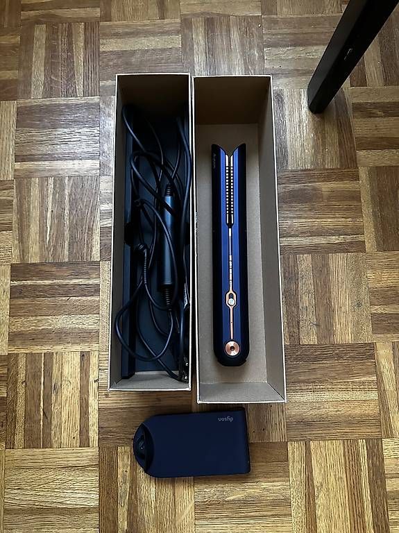 Föhn: Dyson coralle – Neu und originalverpackt aus Cortaillod von bap_7q9y 1