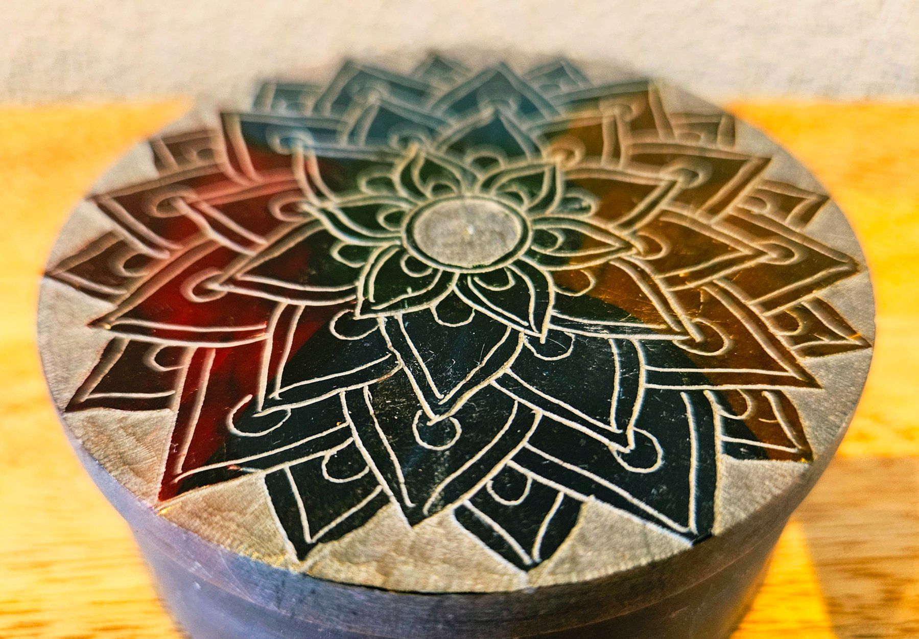 Minerali & Pietre curative: Steindose Stein Box Schatulle Speckstein Mandala Orient Asia – Usato da Birmensdorf ZH venduto da Wendepunkt... 2