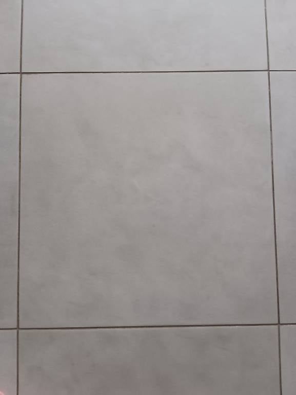 Rivestimenti per pavimenti: NEU: Bodenplatte 600x600x11 mm – Nuovo e nell'imballaggio originale da Zug venduto da goodread