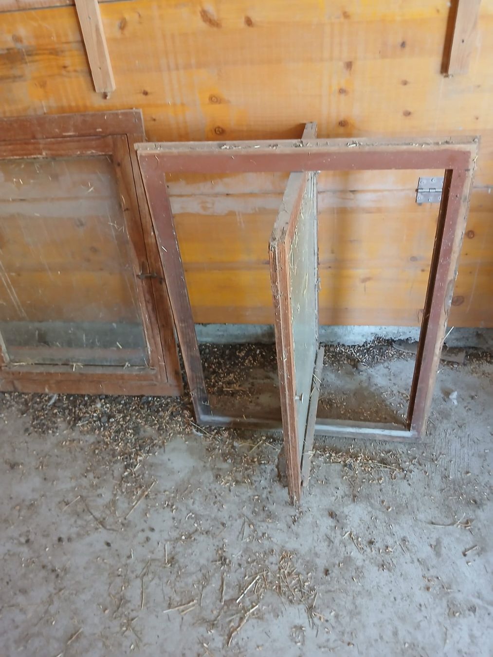 Bienenhäuser: Bienenhaus Drehfenster – Gebraucht aus Gampelen von Quinze5 2
