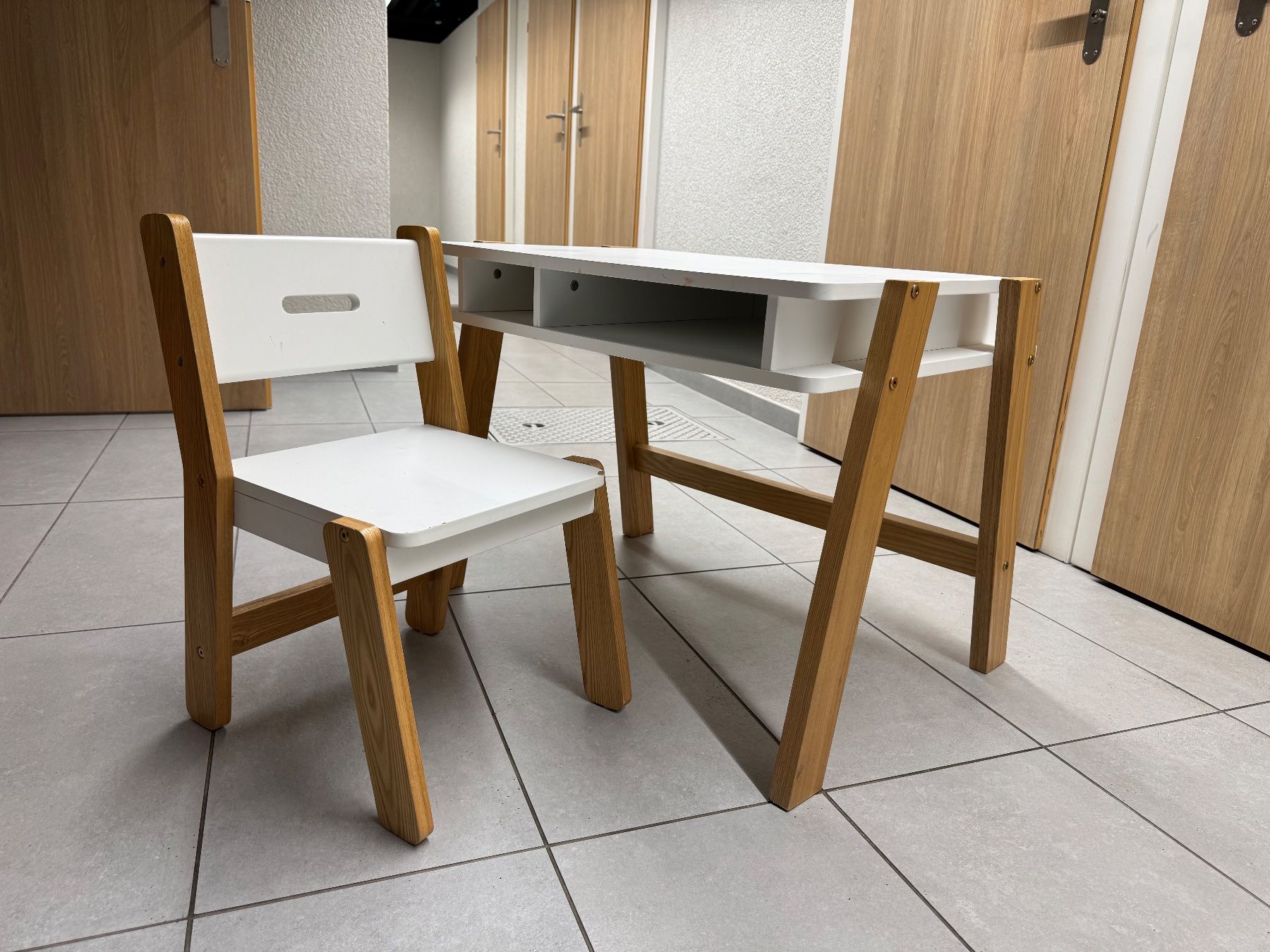 Schreibtische: Bureau avec chaise pour enfant – Gebraucht aus Lausanne von max_10
