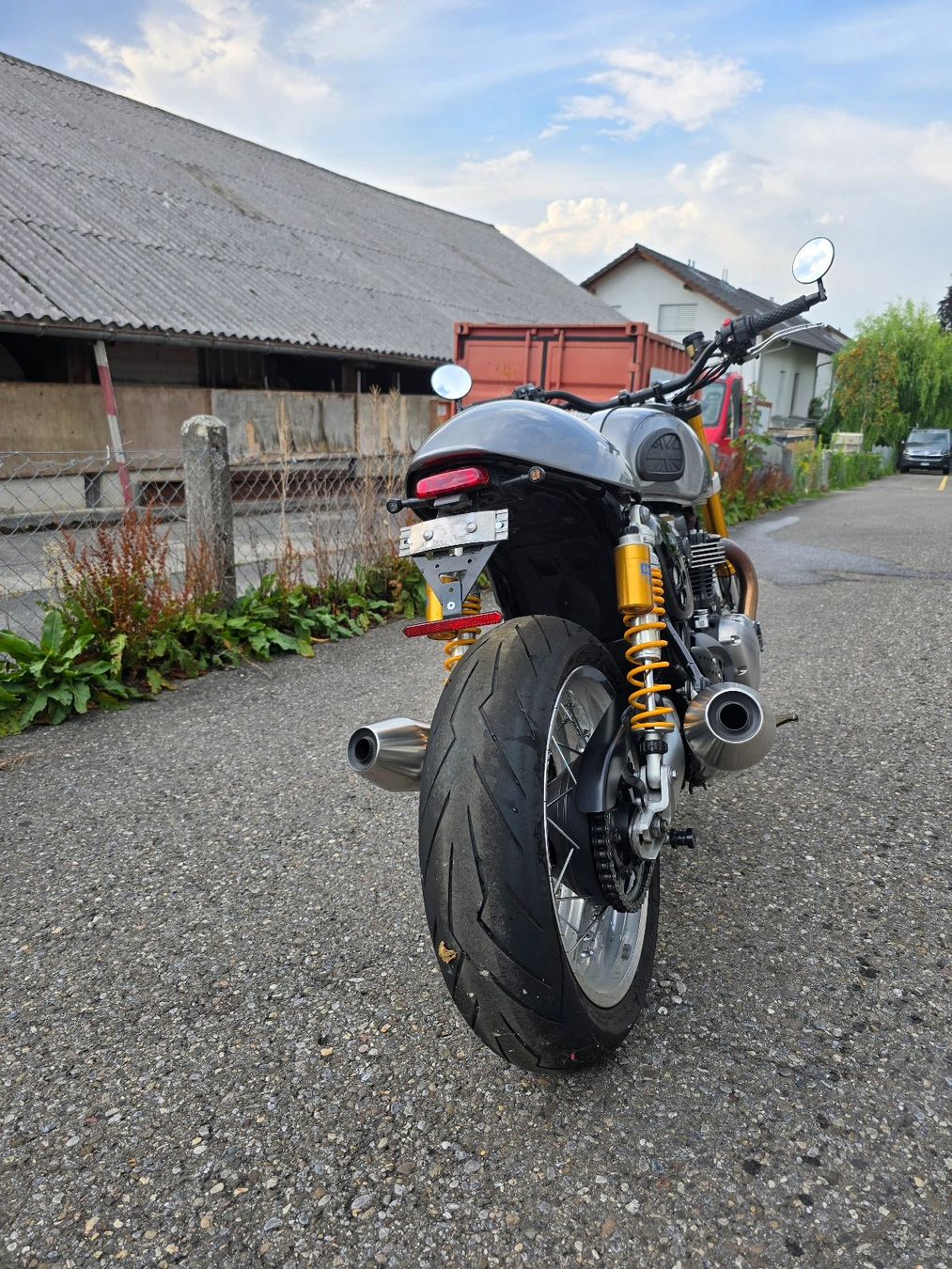 Triumph Route: Triumph Thruxton 1200 R  Umbau – D'occasion à steffisburg par daclasera 2