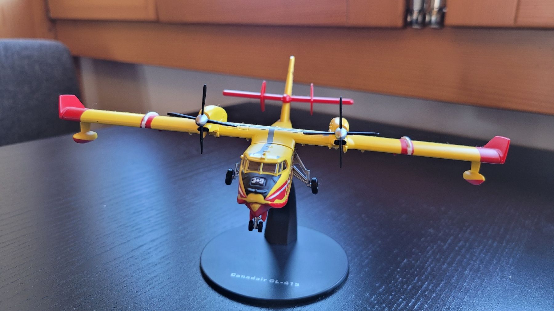 Kit di modellismo & Modellini statici: Flugzeugmodell Canadair CL-415 – Usato da Hettiswil venduto da kuese85