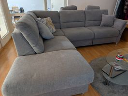 Gemütliche L-förmige Couch mit Relaxfunktion
