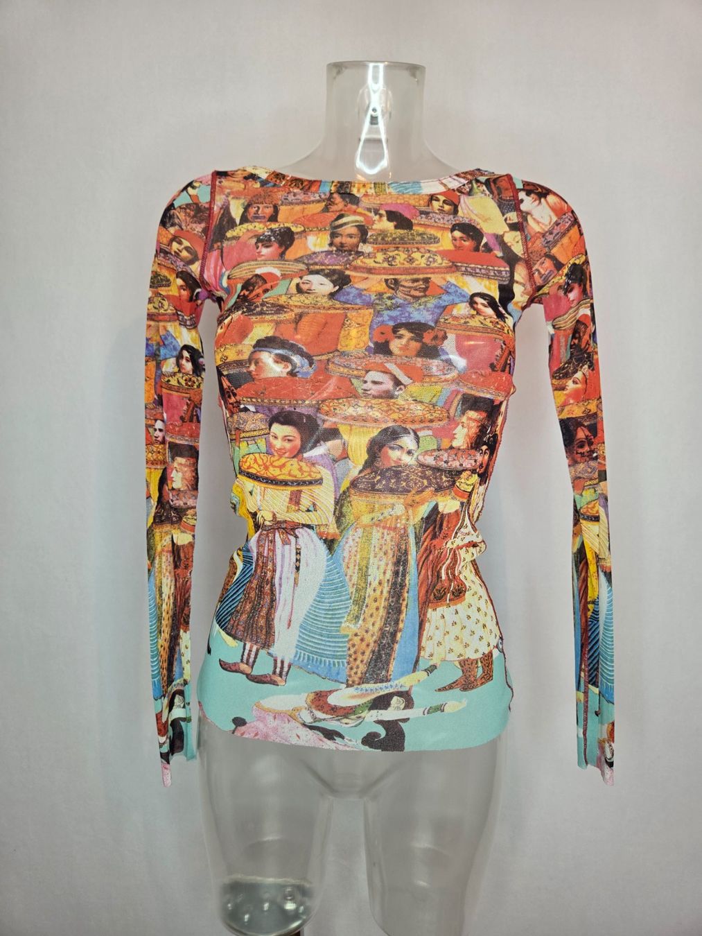 Top: 90s Mesh Top Bollywood Print XS/S – Usato da Bern venduto da -Aniko- 1