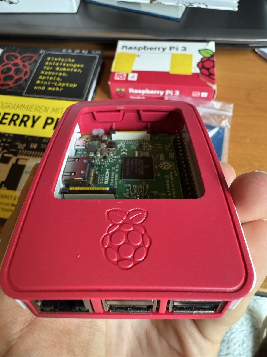 Raspberry Pi PCs: Raspberry Pi 3 Set + 3.5” Display + 3x 8GB microSD + Buch – Gebraucht aus Hinwil von OctoGeek 1