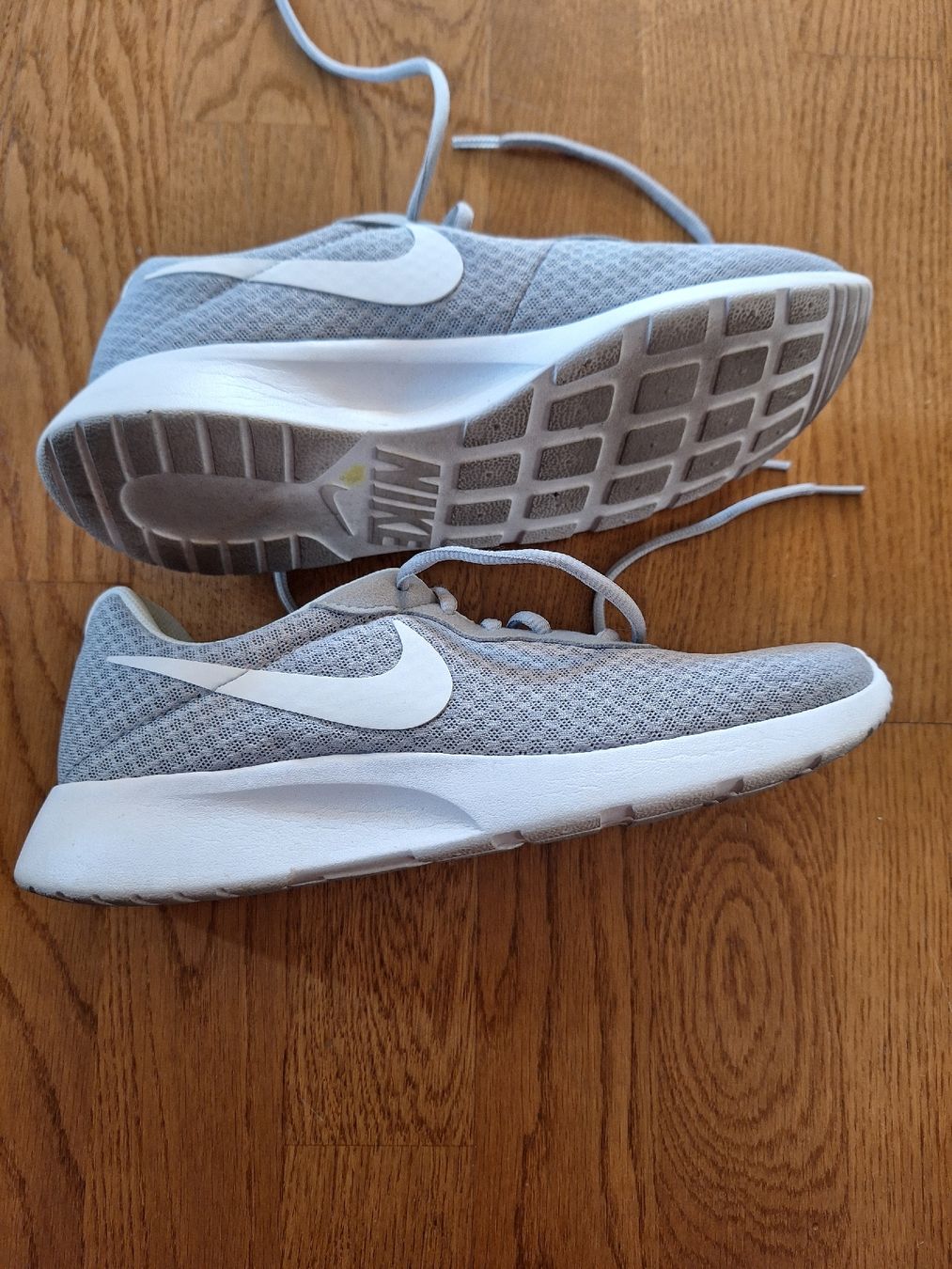 Nike Chaussures femmes: Nike Schuhe, Grösse 40.5 – Neuf (Voir description) à Genolier par Antoine30 1