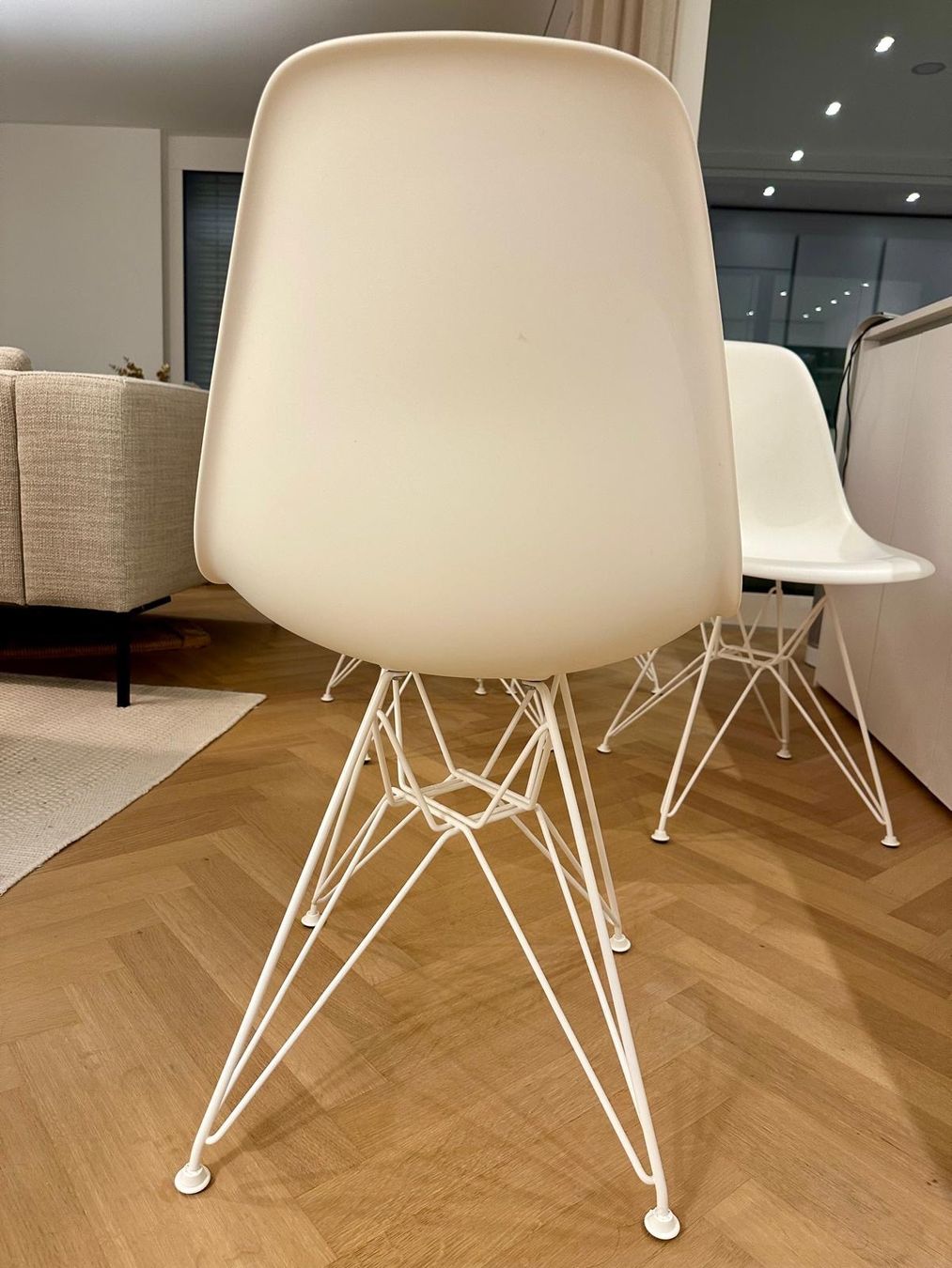 Eames Stühle: Original Eames Plastic Side Chair DSR. Topp stuhl – Gebraucht aus Dättwil AG von Egrace 3