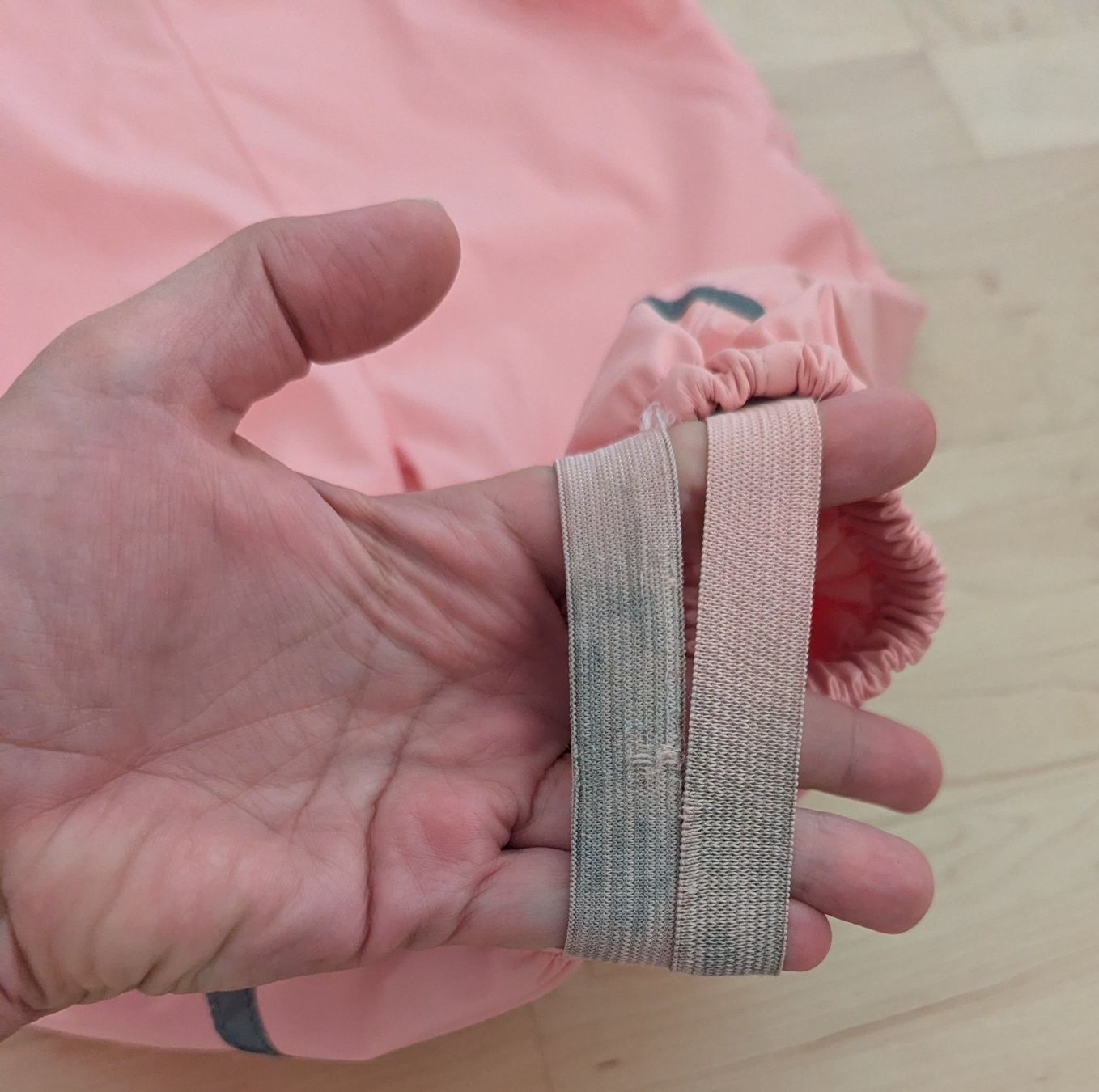 Pantaloni: Regenhose Latzhose Rosa Kinder Grösse 86 – Usato da Uster venduto da petches 1
