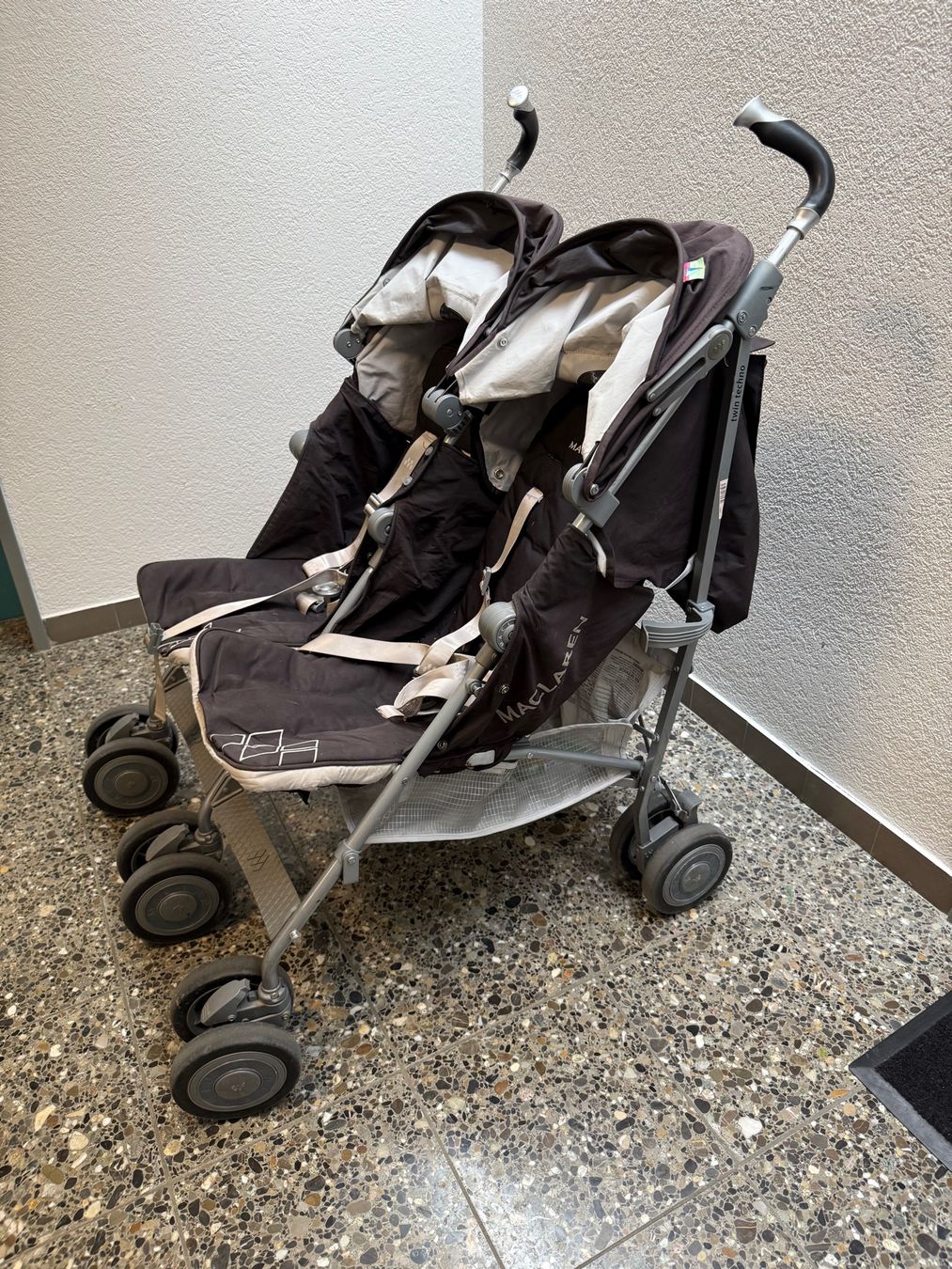 Mclaren Kinderwagen: McLaren, Zwillingsbuggy – Gebraucht aus Bolligen von Grossacher 2