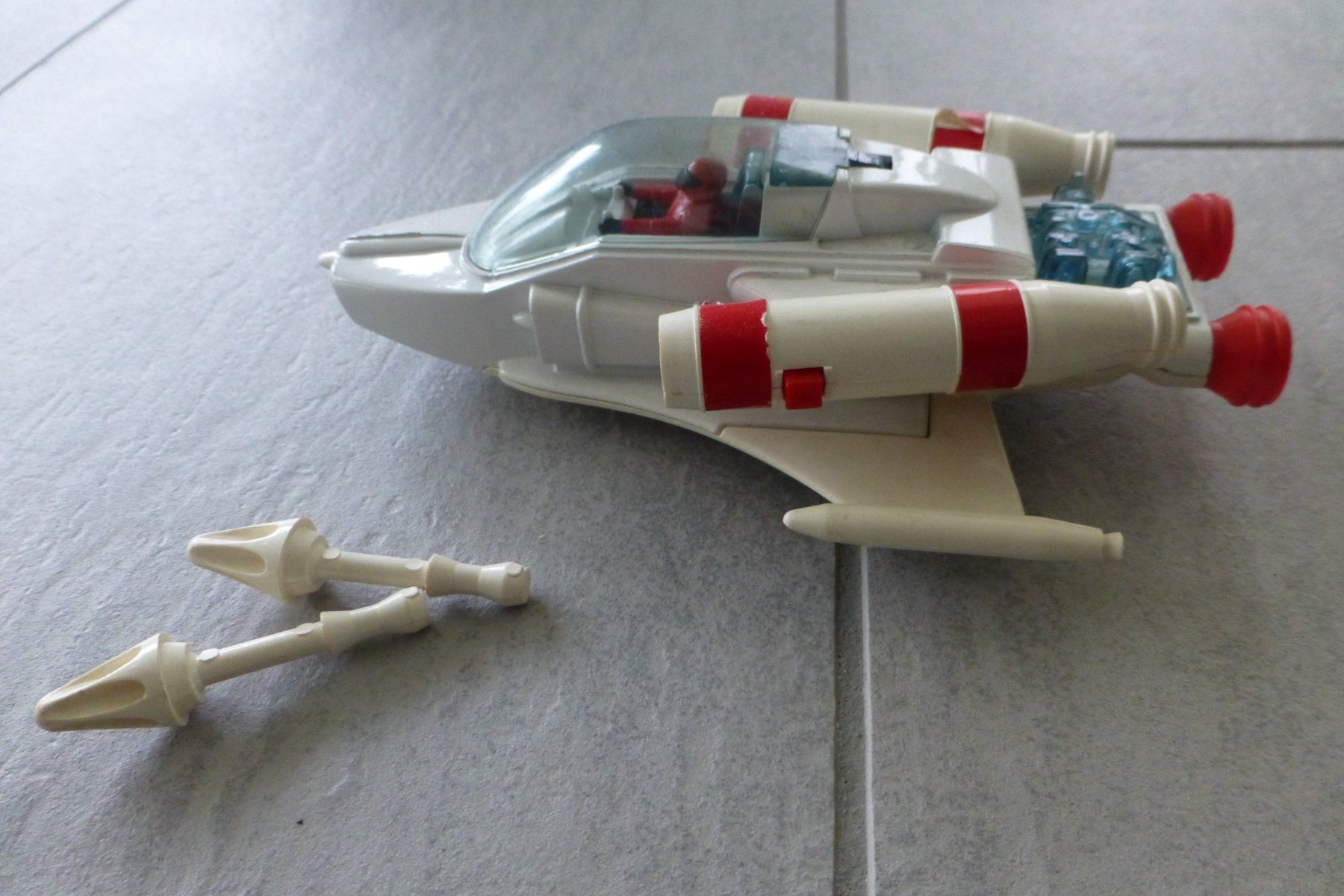 Spielzeuge: Vintage Space Shuttle Spielzeugraumschiff mit Figuren – Gebraucht aus Grenchen von Bobatsch 1