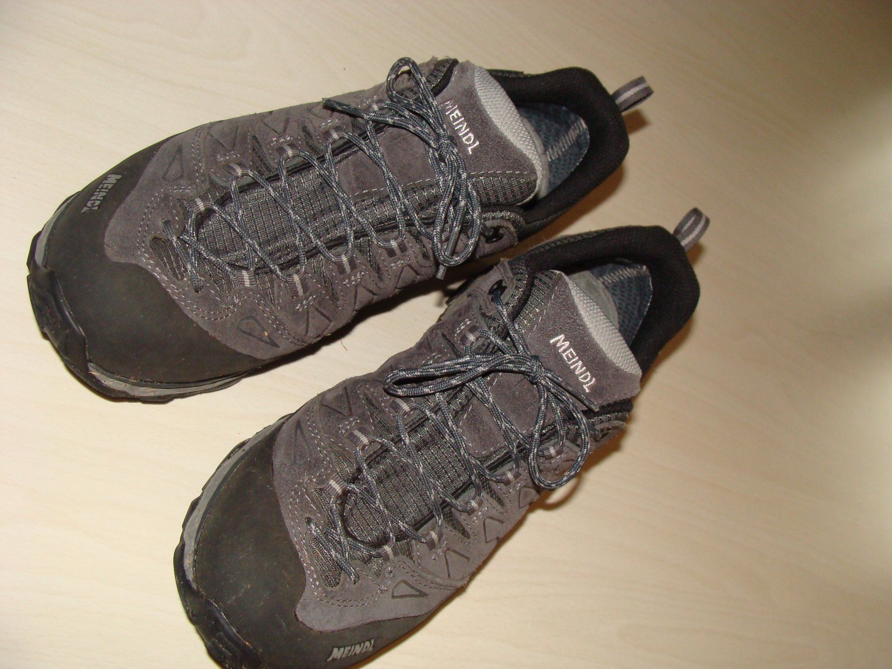 Meindl Scarpe da uomo: Meindl Trekkingschuh Wanderschuh Gr. 8,5 / 42,5 Leder – Usato da Haslen AI venduto da traktor05 1