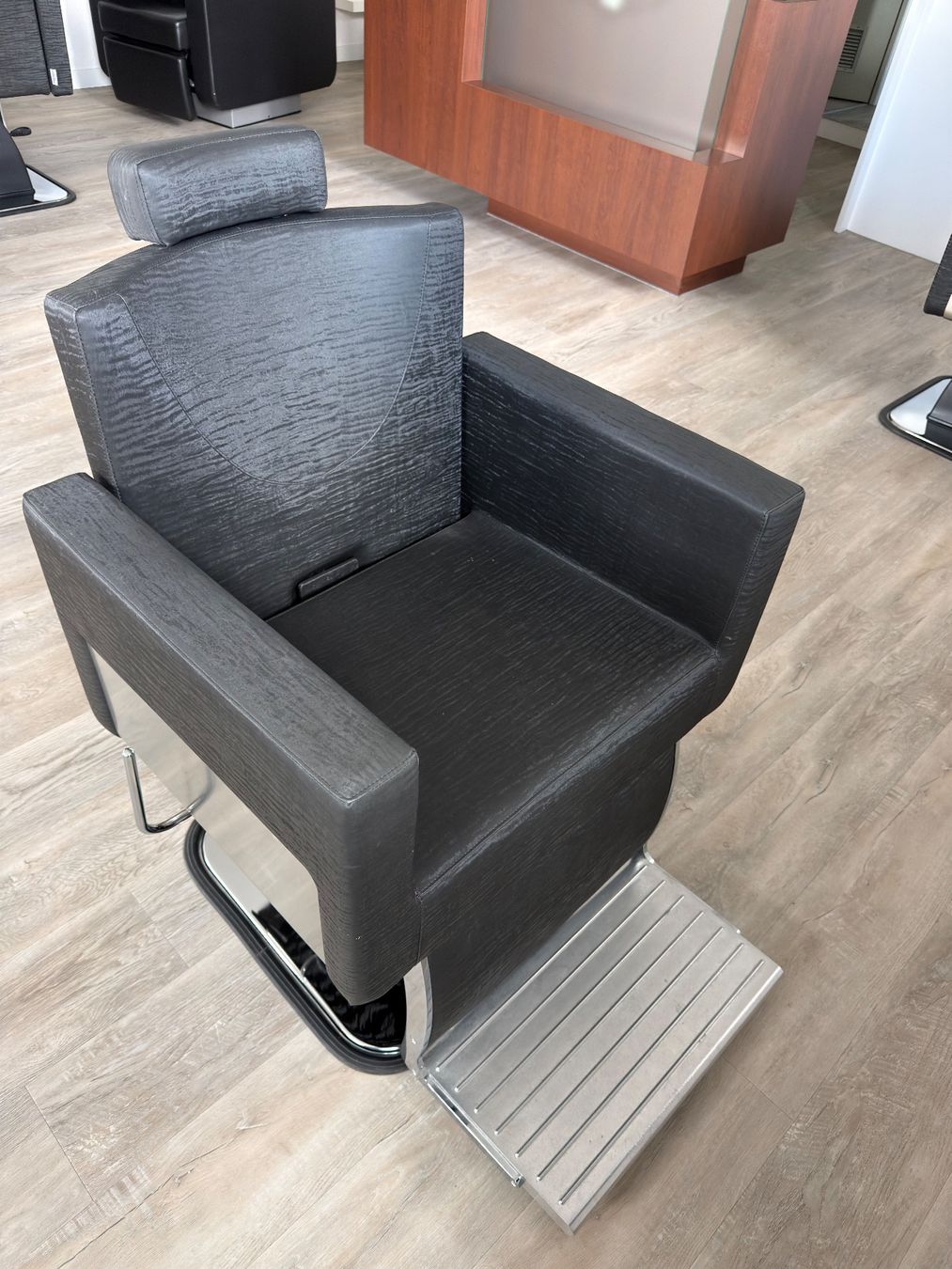 Poltrone: Coiffeur Barber Stuhl – Usato da Frauenfeld venduto da tiz_qj67