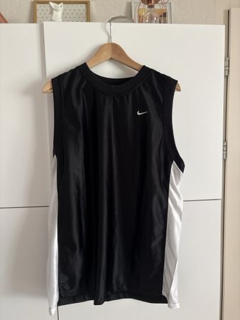 Maillot de basketball Nike, taille M - État parfait!