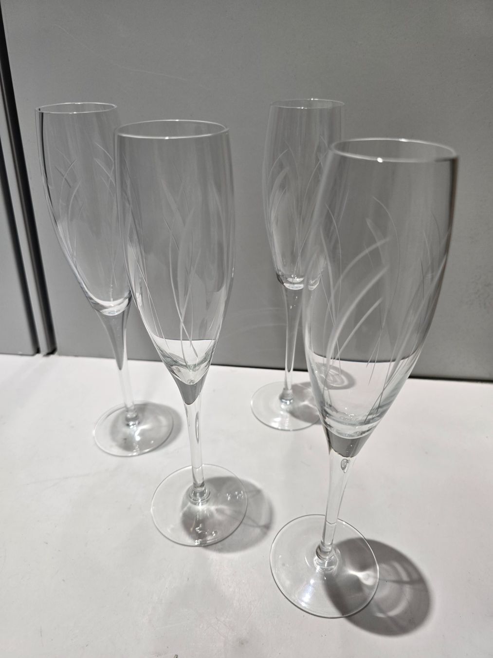 Bicchieri: 4 elegante Vintage Sektkelche mit Wirbeldesign – Usato da Zofingen venduto da Loop_ReSale 3
