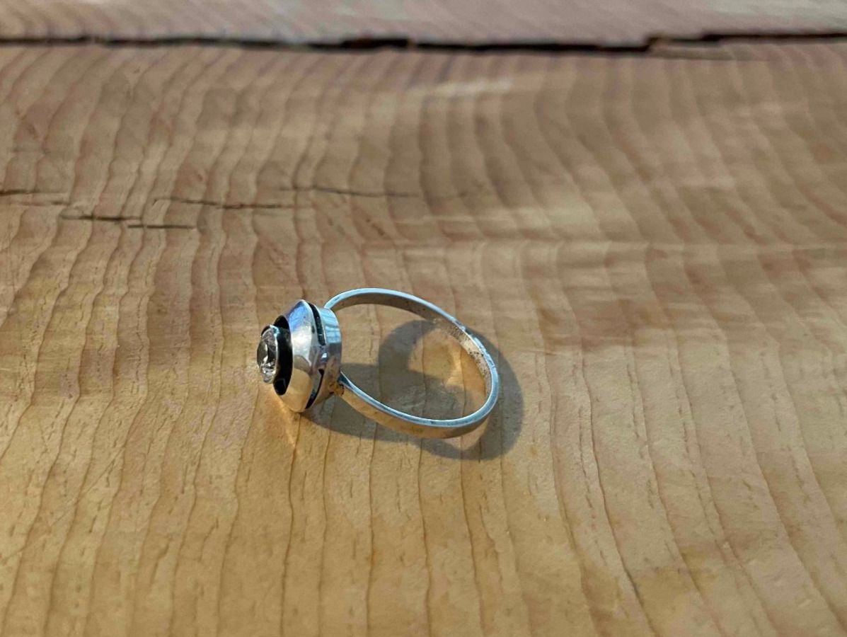 Anelli: NEU! Bague avec strass/ Ring mit eingearbeiteten Strassstein – Usato da Zürich venduto da AnnaSa 3