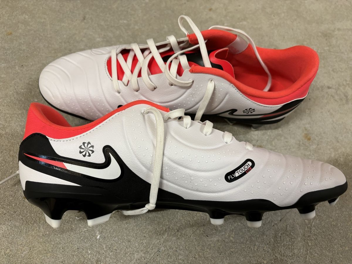 Nike Herrenschuhe: Chaussures football taille 44 – Gebraucht aus Le Grand-Saconnex von focamix 3