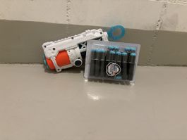 Nerf mit Pfeilen
