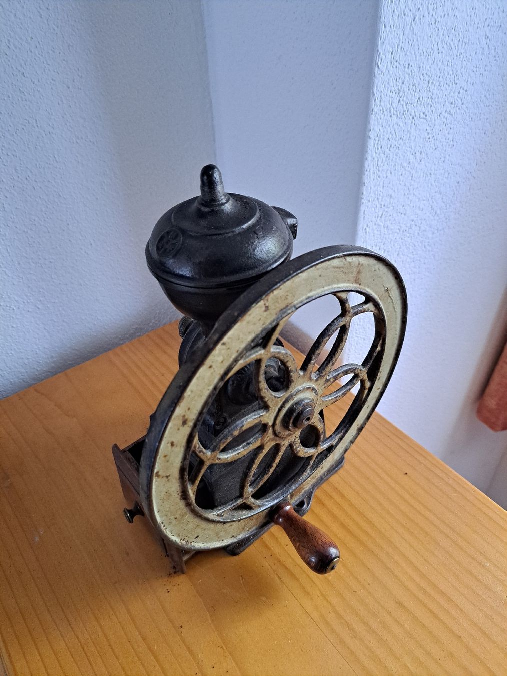 Macchine per caffè & Macchine per espresso: Kaffeemühle Gusseisen antik – Usato da Wettingen venduto da ML03 3