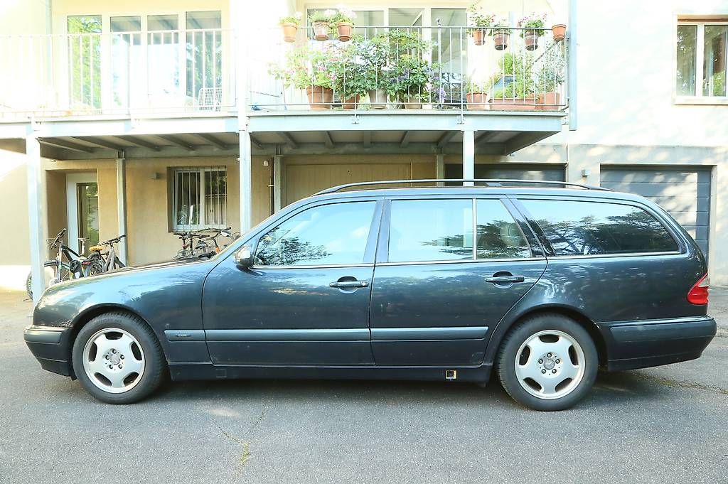 Mercedes-Benz Automobili: E-Klasse w210 Jg2001 – Usato da Basel venduto da jacobian3 1
