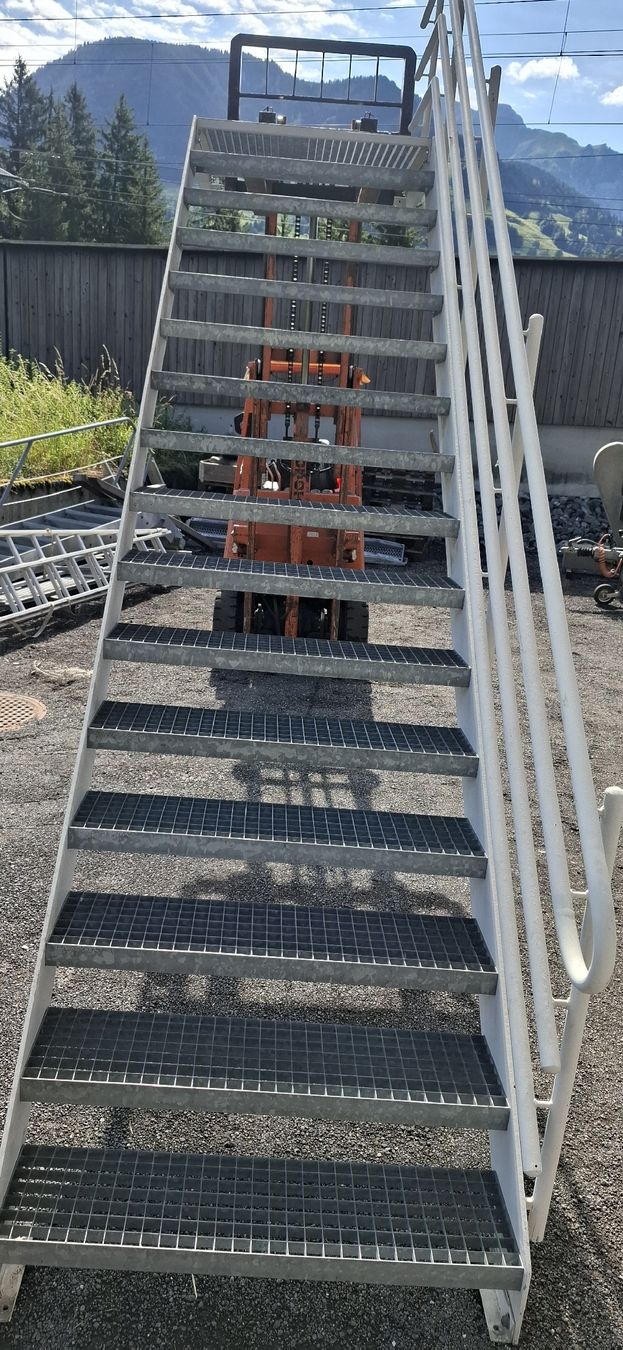 Treppen: Treppe mit Podest und Geländer – Gebraucht aus Reichenbach i. K. von Wskorpion 1