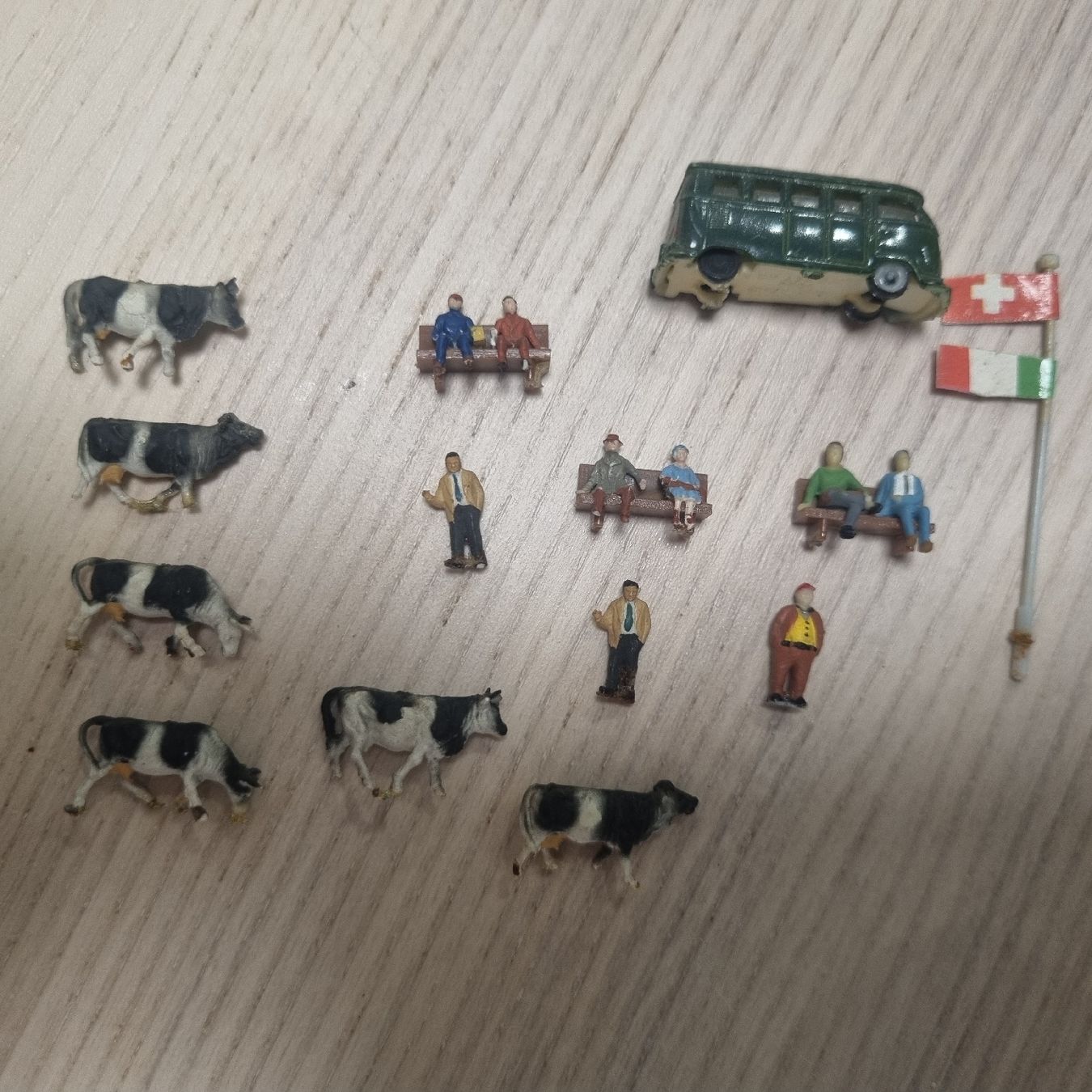 Modellini di ferrovie: Spur N Figuren/kühe/Auto Set – Usato da Männedorf venduto da Modellbau-wyss