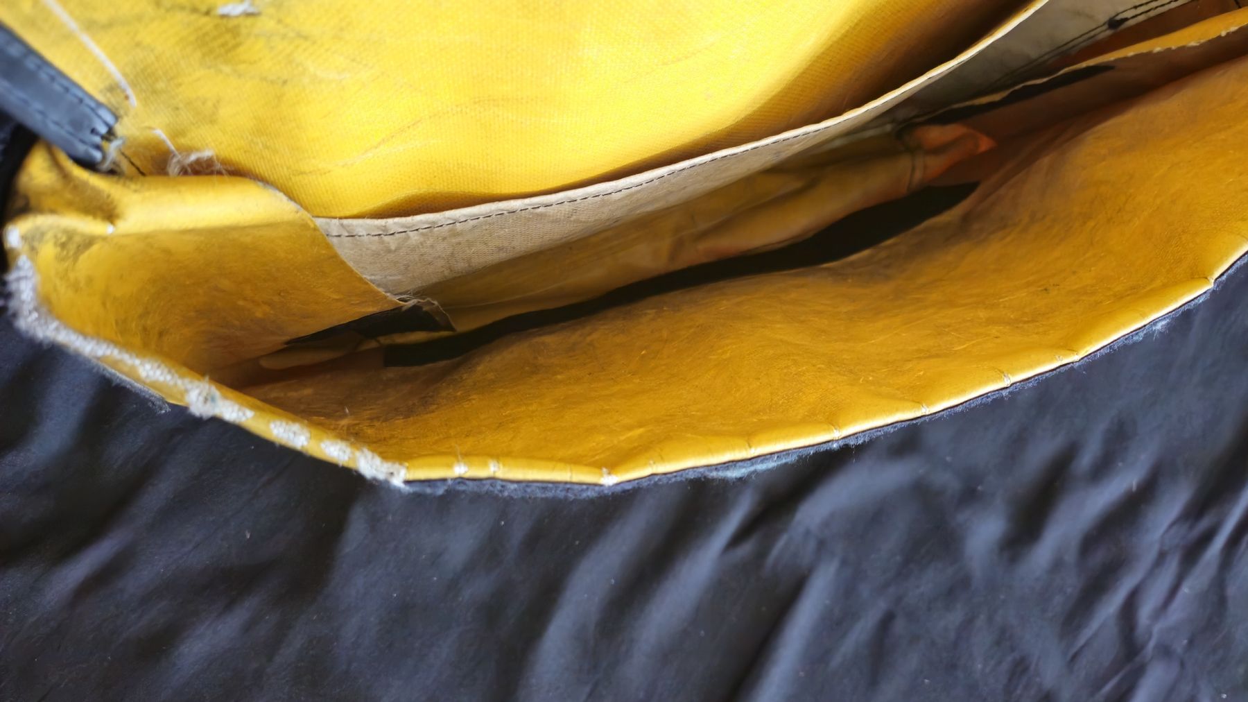 Freitag Taschen: FREITAG Umhängetasche Gelb/Schwarz - – Gebraucht aus Ettingen von samiba 7