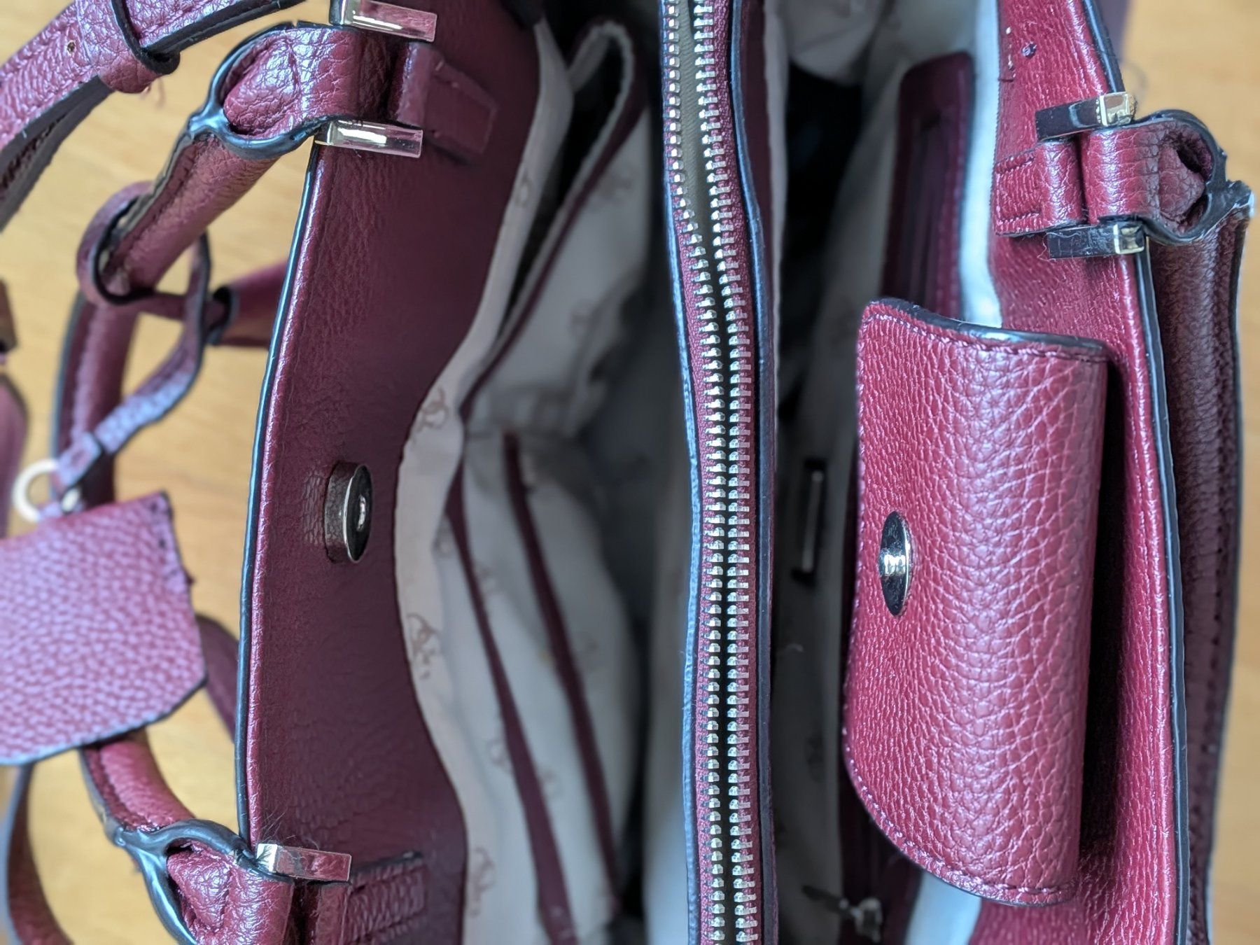 Guess Borse: Guess Handtasche – Nuovo (secondo la descrizione) da Münsingen venduto da morf76 1