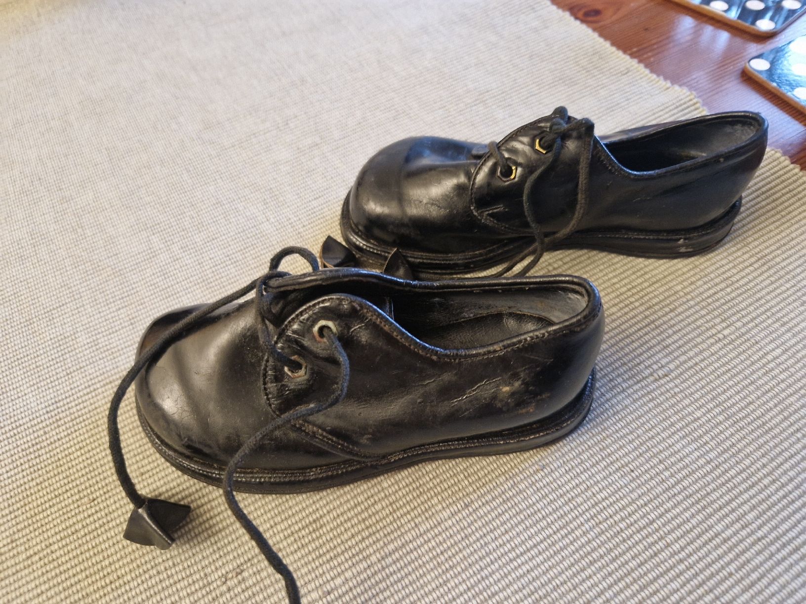 Chaussures garçon: VINTAGE Kinderschuhe Leder – D'occasion à Fislisbach par mka_km8f