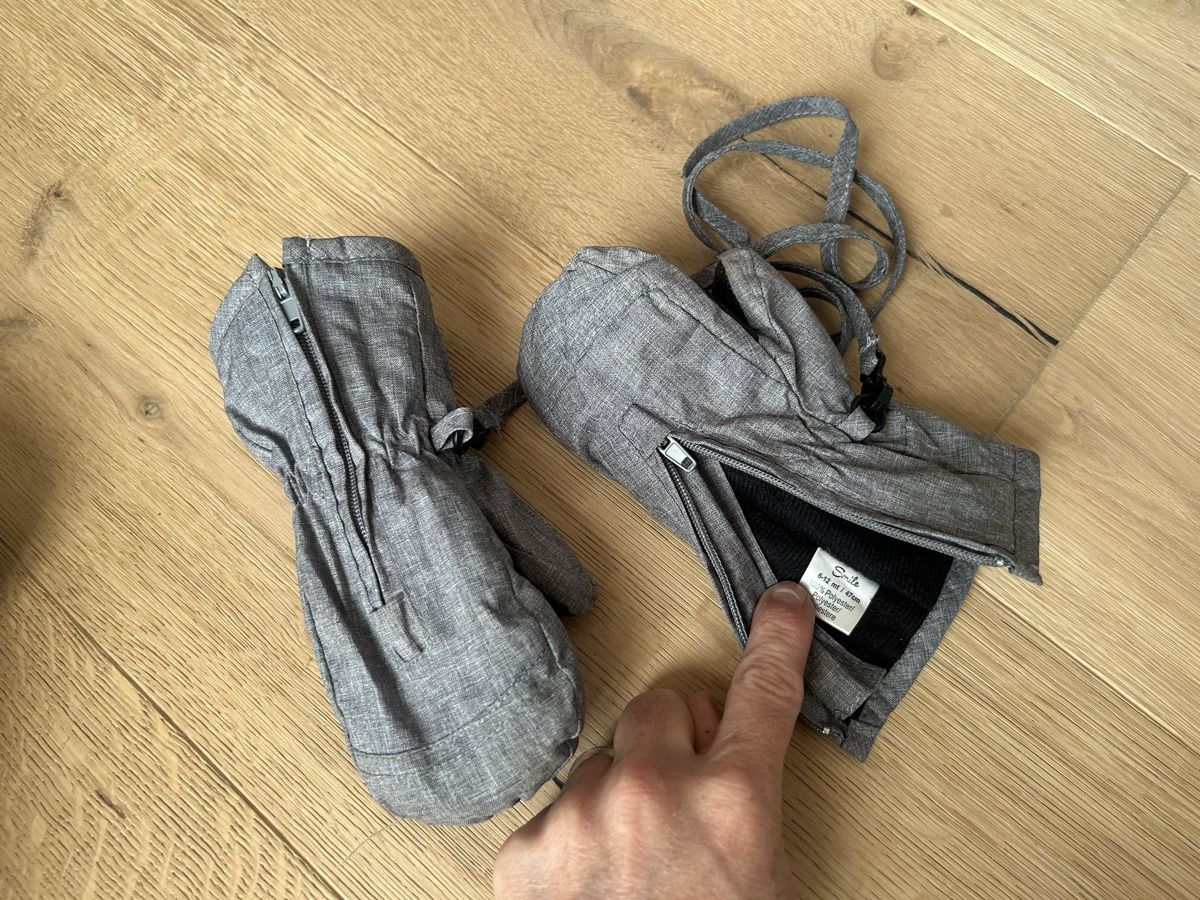 Migros Guanti: Handschuhe Gr. 6-12 Monate – Usato da Oberneunforn venduto da Jami1202