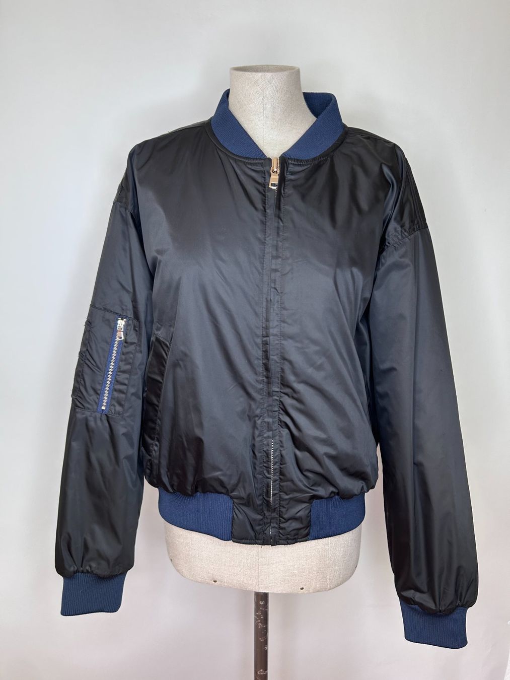 Ganni Jacken: Ganni Bomberjacke – Gebraucht aus St. Gallen von look-twice