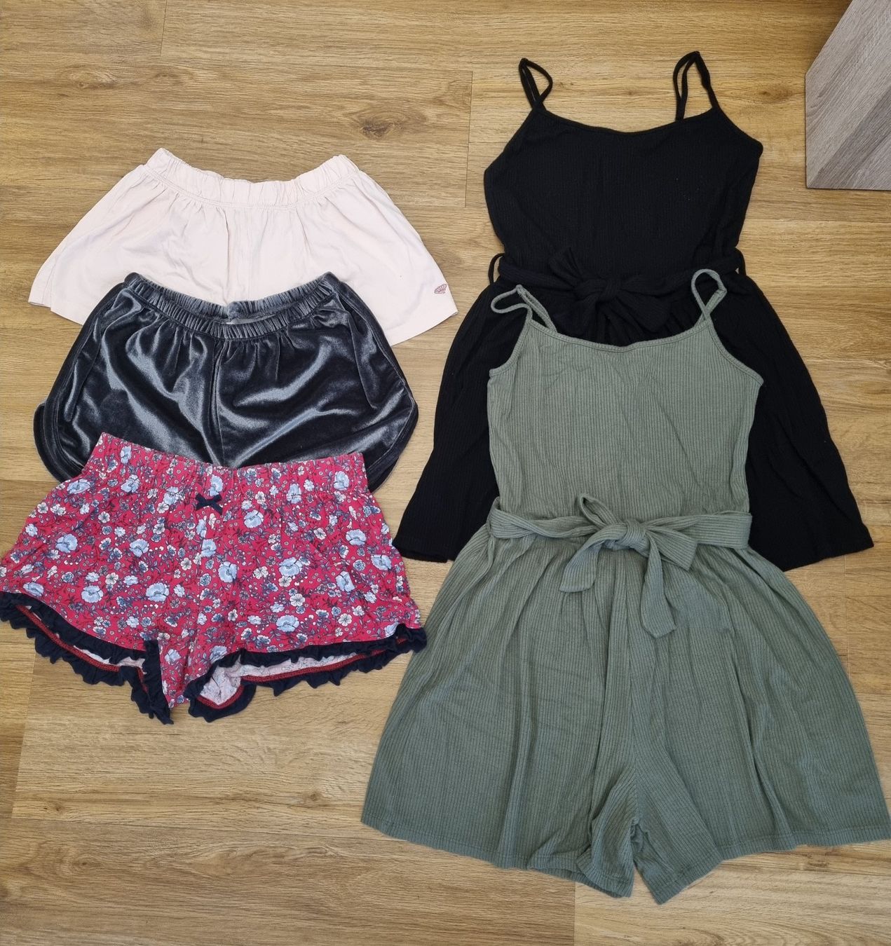 Kleiderpakete: Kleiderpaket Sommer Gr. XS/S – Gebraucht aus Neuenhof von SquidGame 1
