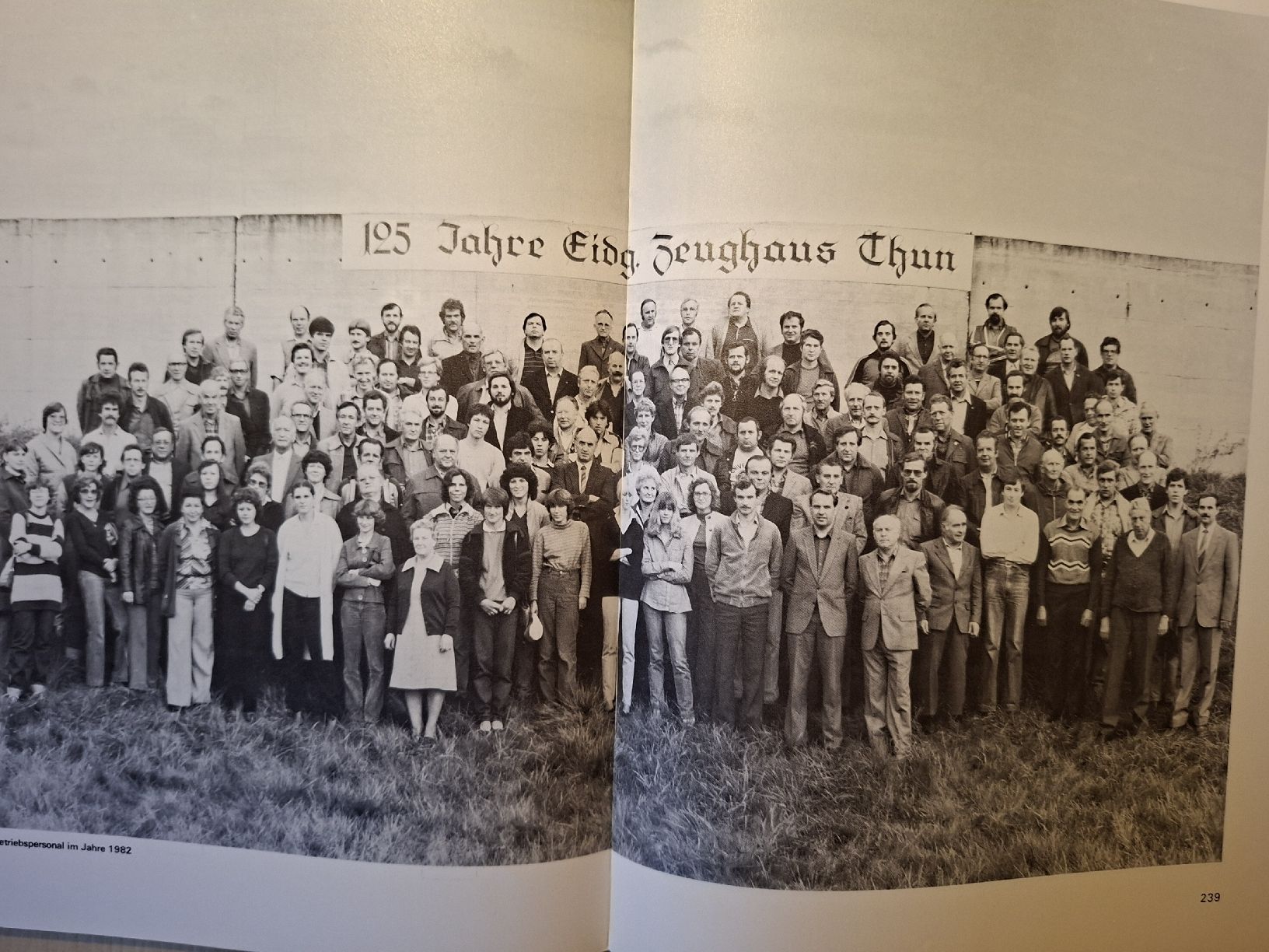 Libri: Buch , Zeughaus-Chronik Thun 1857-1982 – Usato da Schwanden Sigrisw venduto da pho_2mc9 8
