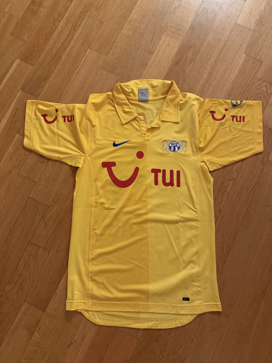 Nike Canottiere & Pantaloni: FCZ Trikot Raffael Grösse S – Usato da Fehraltorf venduto da Bowling_54