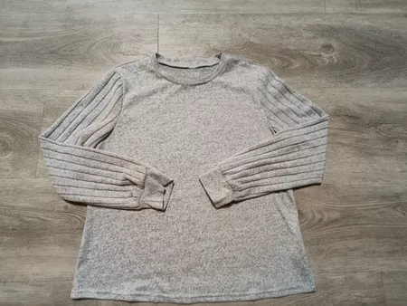 Grauer Pullover L neu
