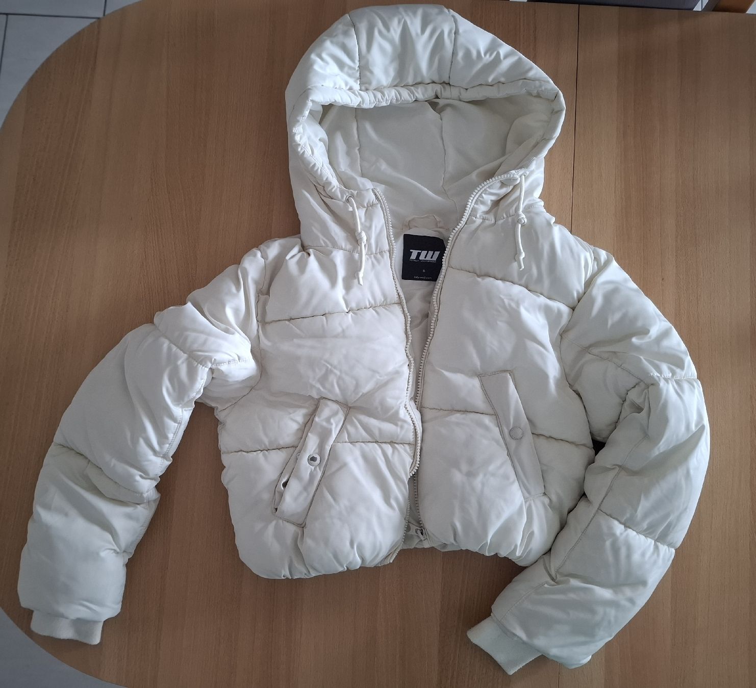 Vestes: Doudoune courte blanc cassé t.S – D'occasion à givisiez par odilev