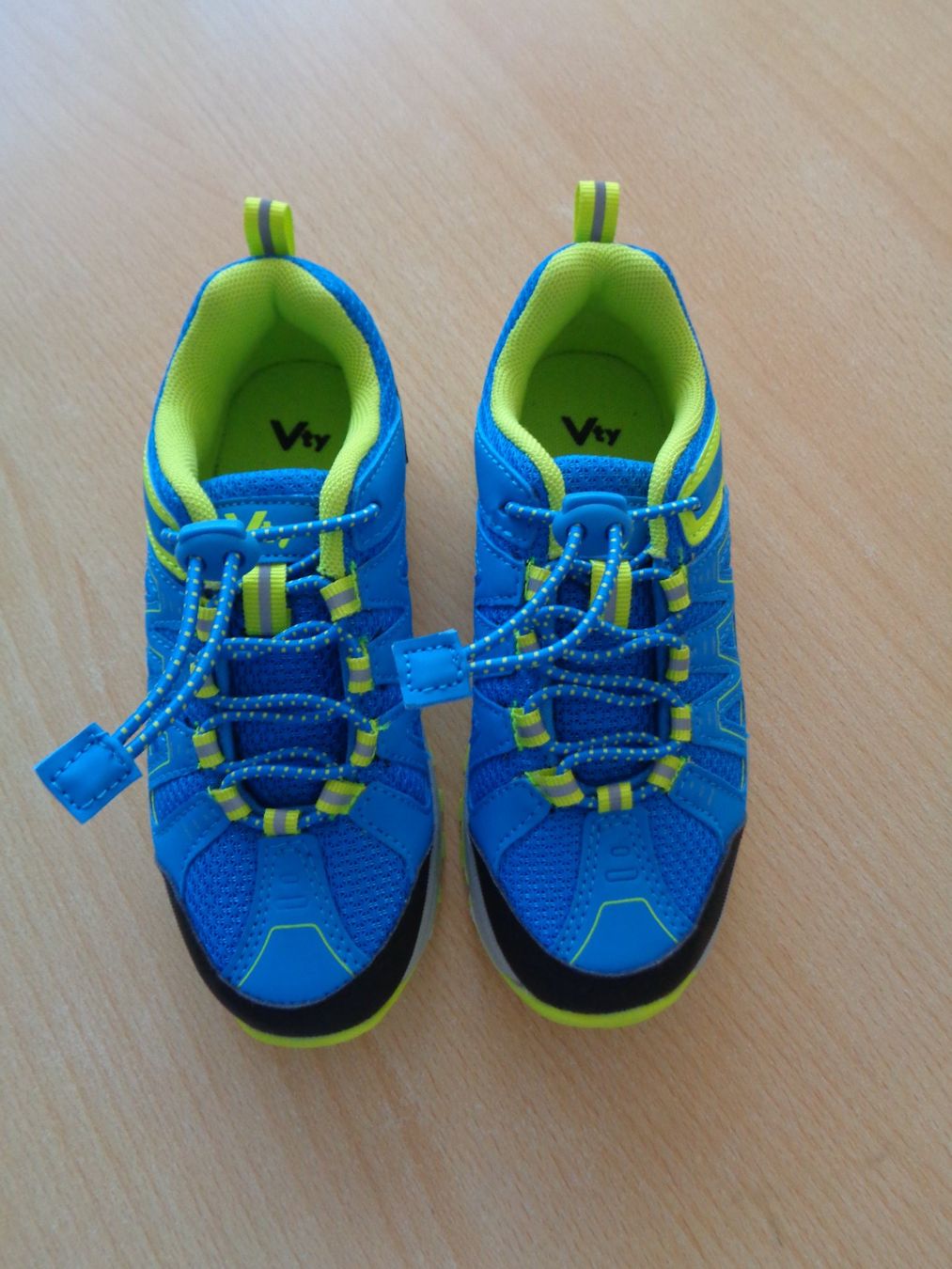 Scarpe per ragazzi: Kinder Turnschuh/ Trekkingschuh Gr 29 neu – Nuovo (secondo la descrizione) da Dietikon venduto da chroetli77