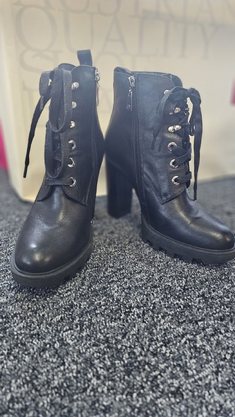 Scarpe da donna: Stiefeln – Nuovo (secondo la descrizione) da Mauren venduto da ehr_5cy6