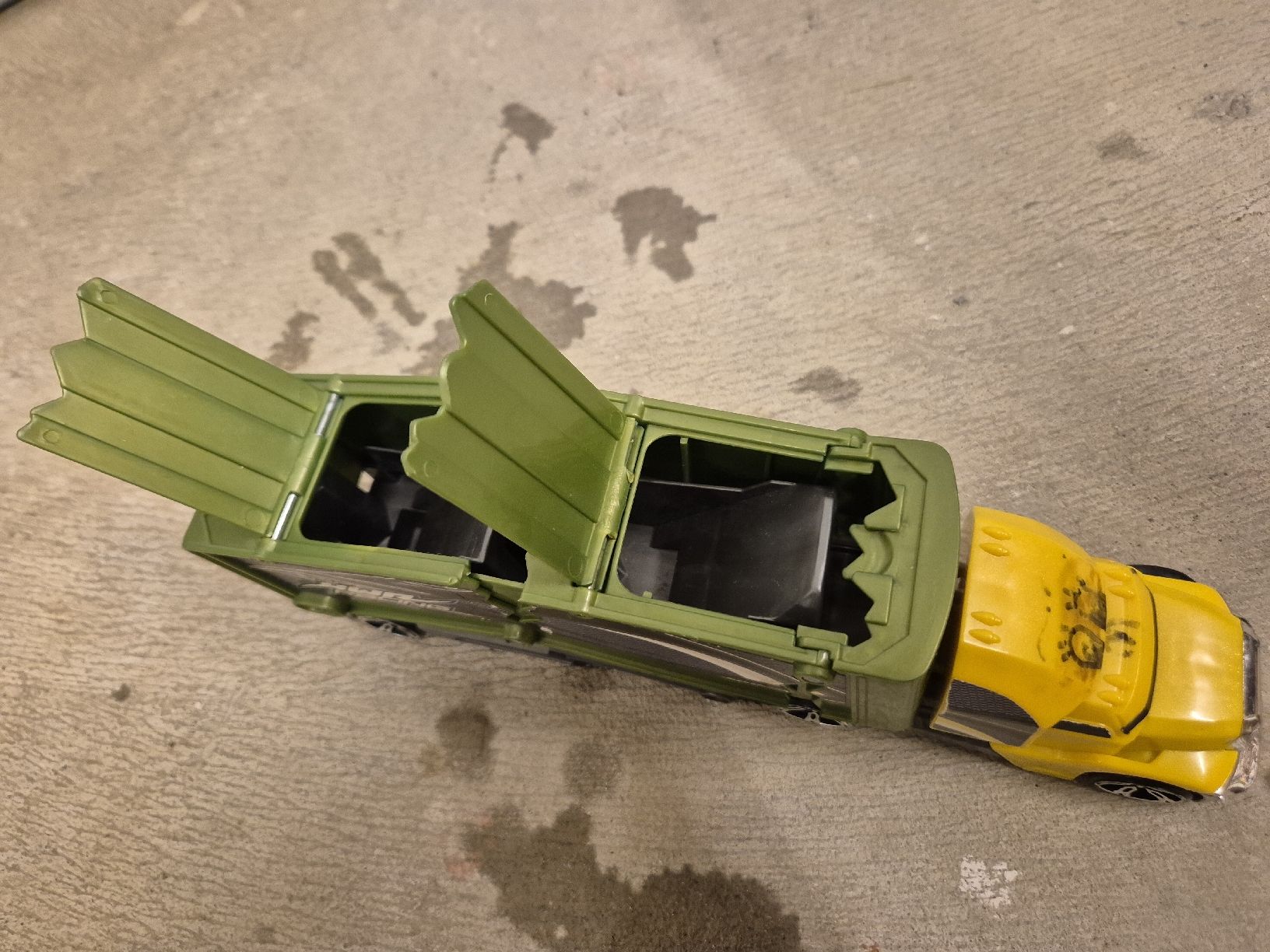 Hot Wheels Giocattoli: Hotwheels Lastwagen – Usato da Oberegg venduto da FranziskaCH12 4