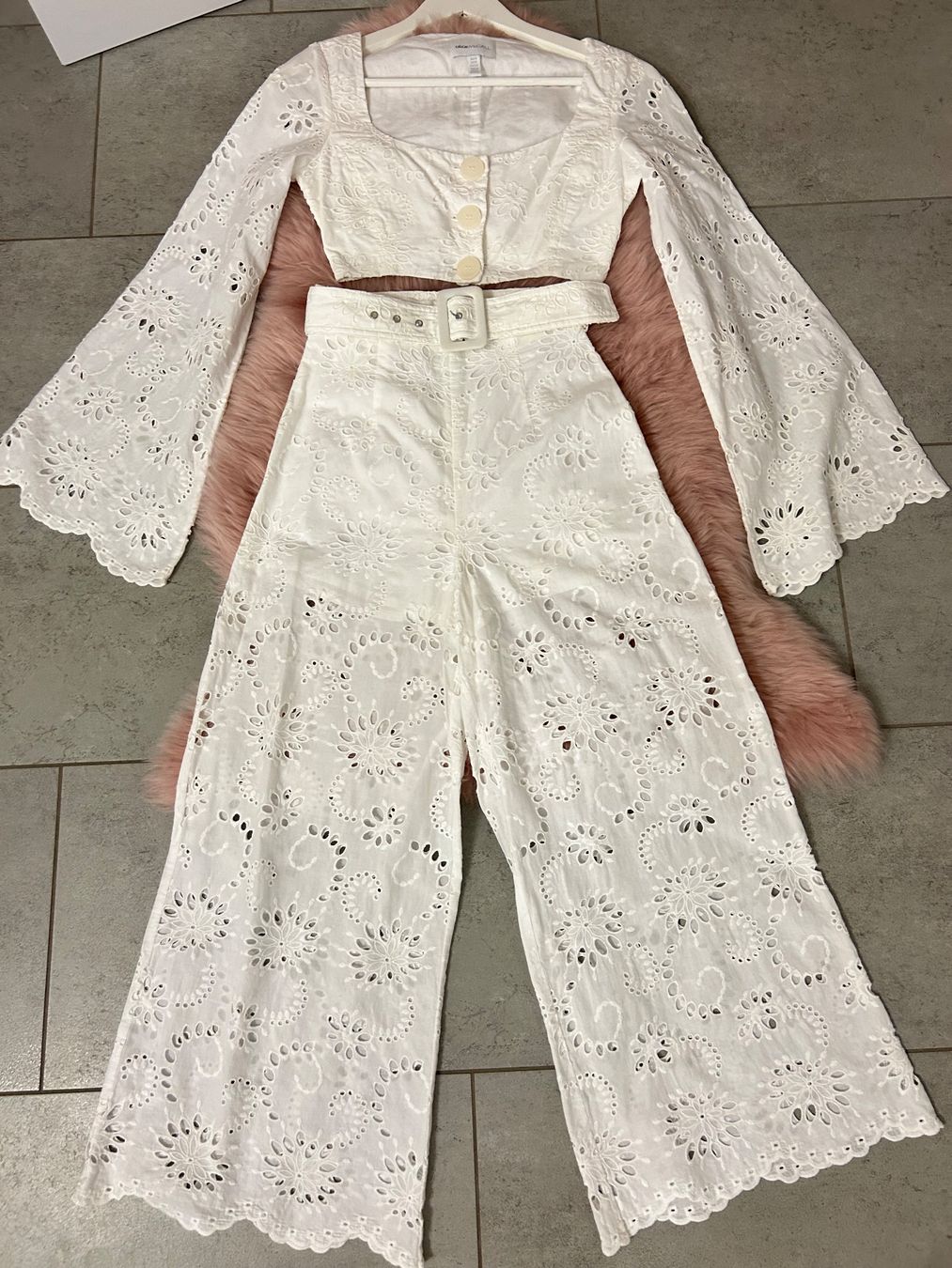 Zimmermann Tute: Alice Mccall Eyelet Cotton Blouse & Pants – Usato da St.Josefen venduto da lop_lh8d 3