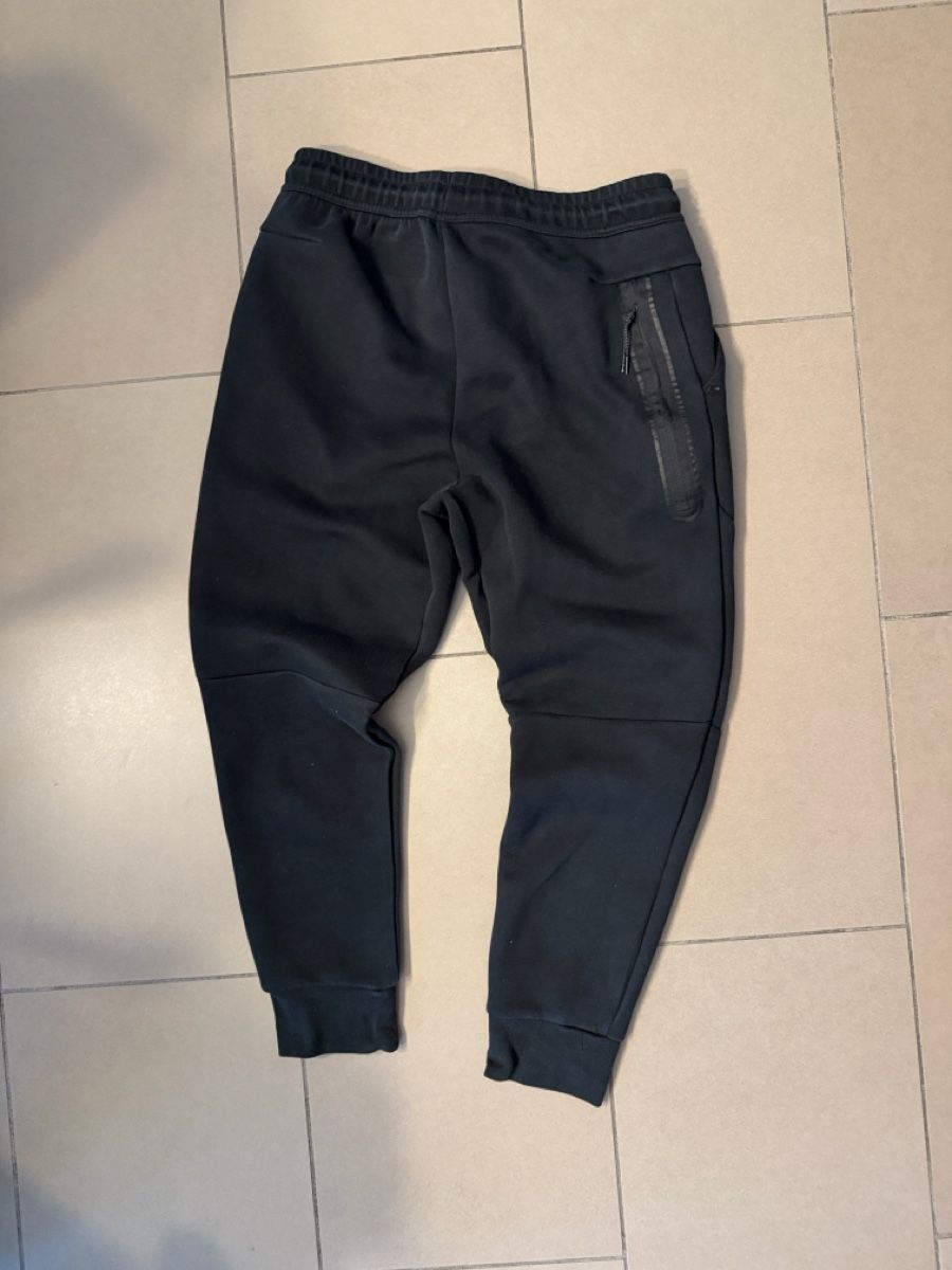 Nike Pantaloni: Nike Tech Jogginghose – Usato da Zürich venduto da pab_7gfs 1