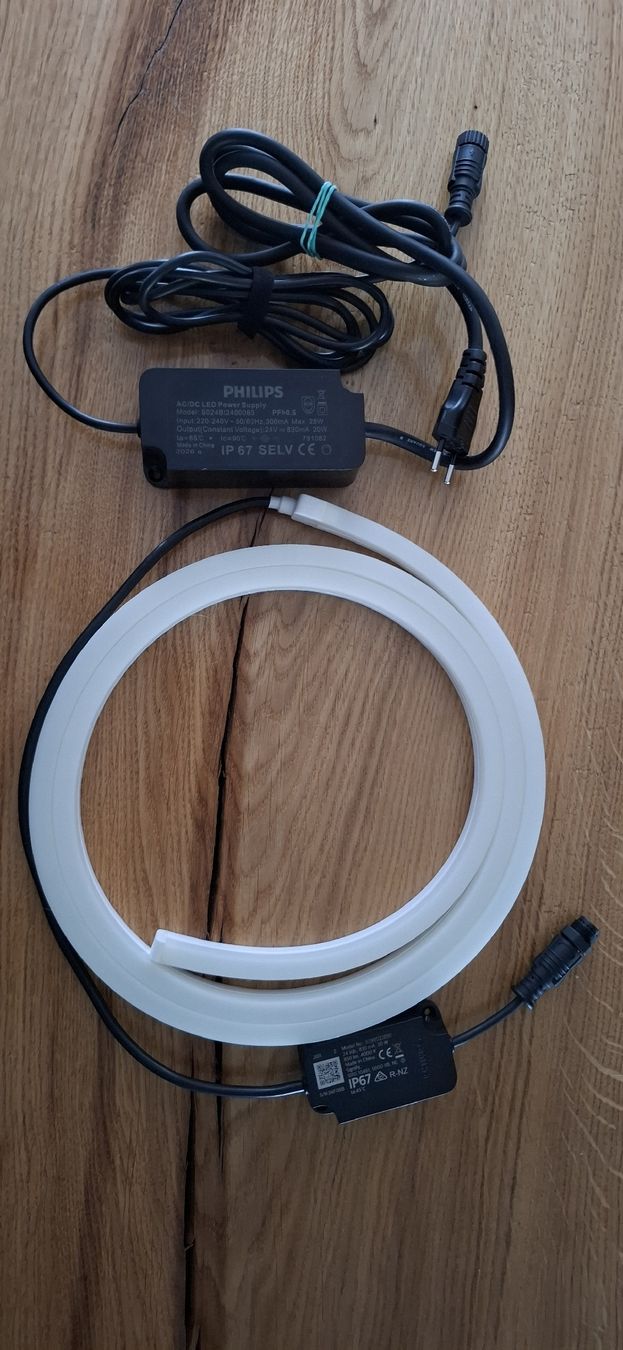 Philips Lampade: Philips Hue Lightstrip Outdoor 2m  – Usato da Guntershausen venduto da Jtattoo