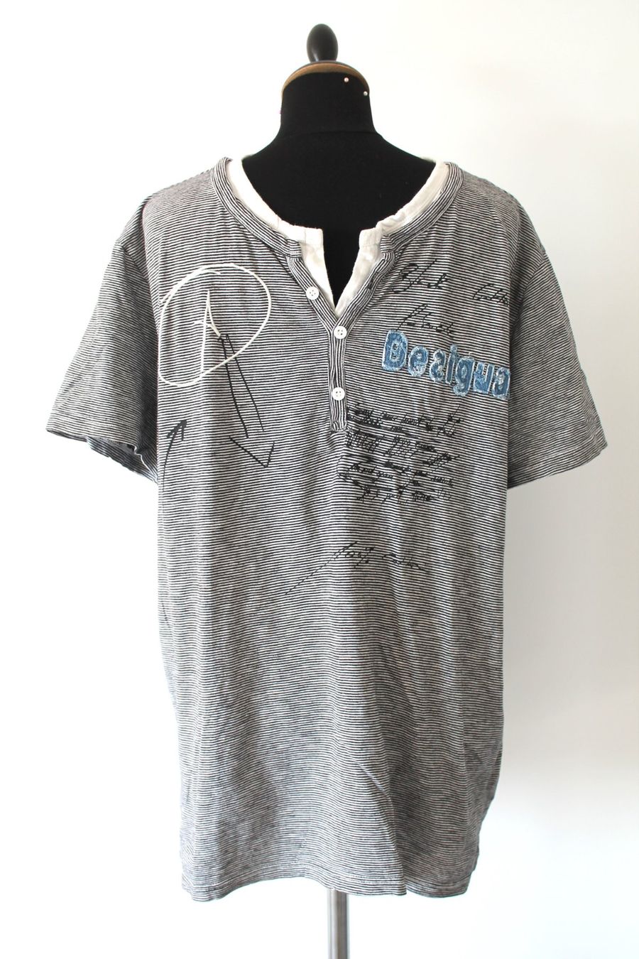 Desigual T-shirt: T-Shirt DESIGUAL taille XL – Usato da Chez-le-Bart venduto da jasse