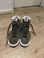 Nike Blazer Vintage-Look, Olivgrün und Wildleder
