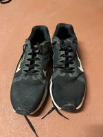 Sportliche Nike Schuhe zu verkaufen