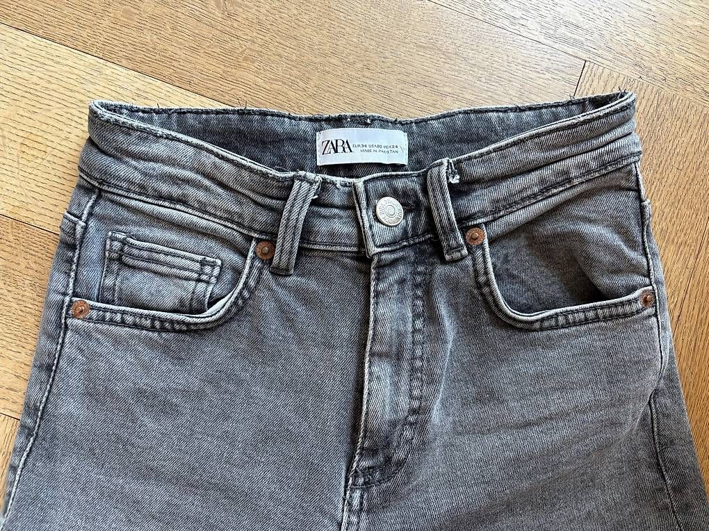 Zara Jeans: Zara graue flared Jeans in Grösse 34 – Usato da Zürich venduto da ric_r96d 3