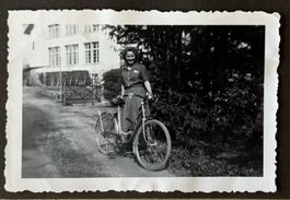 Privatfoto, Unikat - Rad, Velofahrerin, Frauenfeld, 1941