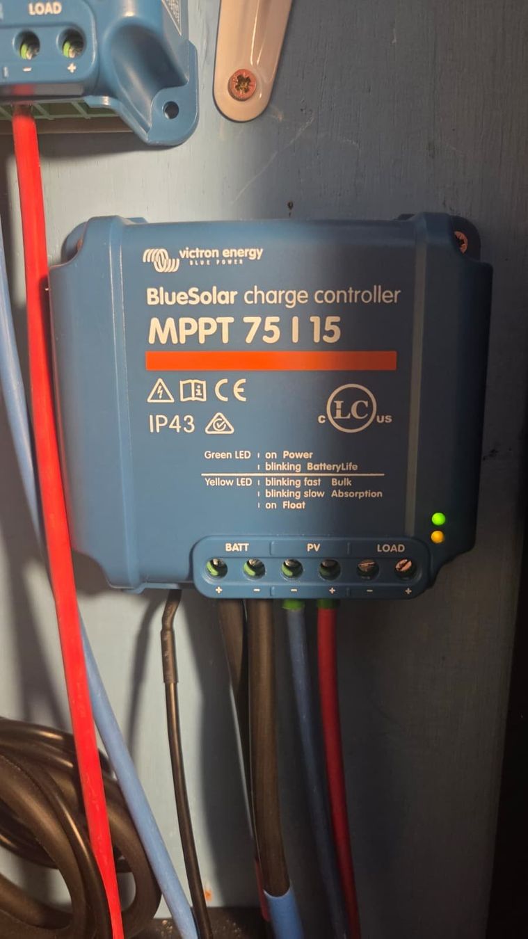 Caricatori & Batterie: Solarregler Victron MPPT 75/15 – Usato da Gersau venduto da schweizertradition